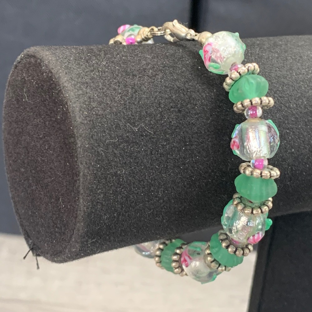 Green Floral Lampwork Glass Bead Bracelet Silver Tone Flower Charm 6.5 Inch